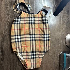 Burberry kids baiting suit